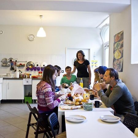 Fontaineblhostel Hostel & Camping Near Fontainebleau La Chapelle-la-Reine 外观 照片