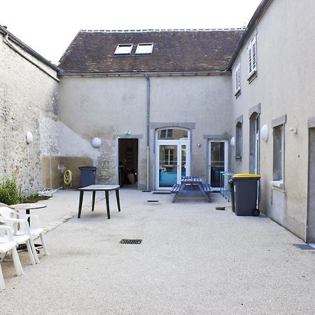Fontaineblhostel Hostel & Camping Near Fontainebleau La Chapelle-la-Reine 外观 照片