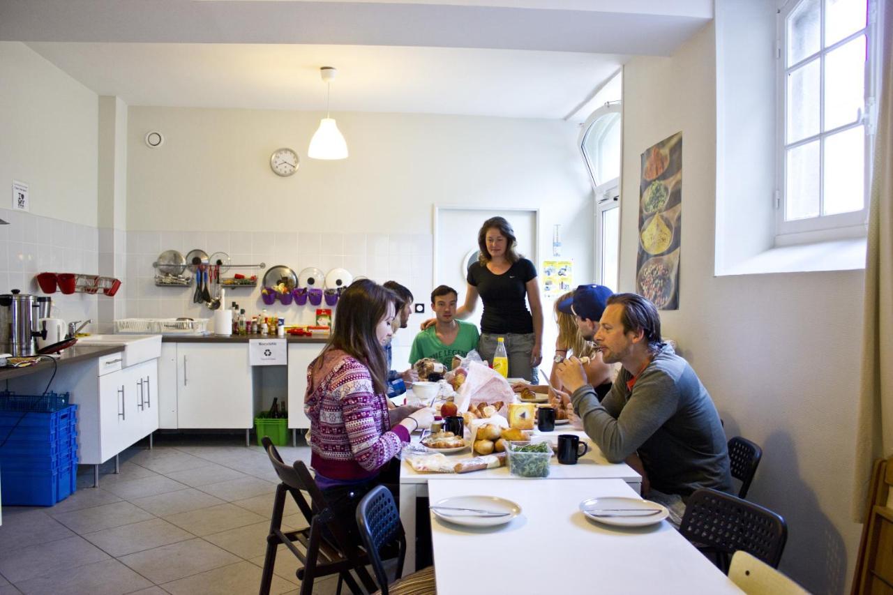 Fontaineblhostel Hostel & Camping Near Fontainebleau La Chapelle-la-Reine 外观 照片