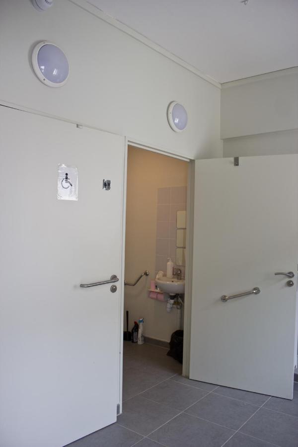 Fontaineblhostel Hostel & Camping Near Fontainebleau La Chapelle-la-Reine 外观 照片