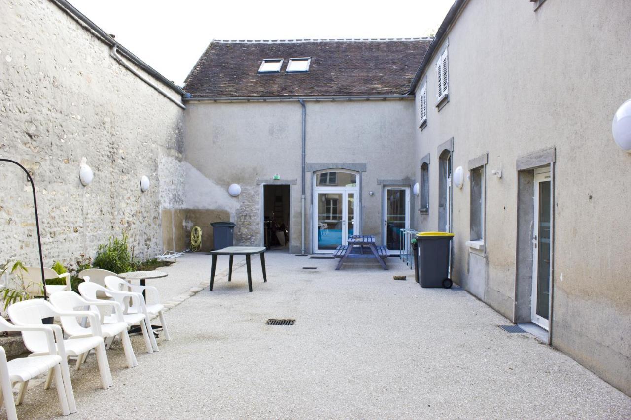 Fontaineblhostel Hostel & Camping Near Fontainebleau La Chapelle-la-Reine 外观 照片